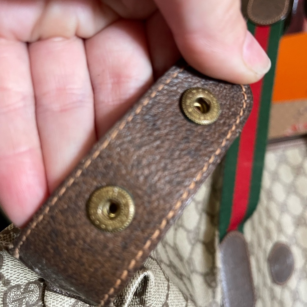 Gucci Beige GG Supreme Tote with Green and Red Web Straps - Picture 4 of 12